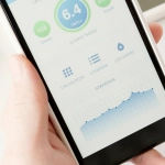 Мобильные приложения для планирования пенсии на экране смартфона
